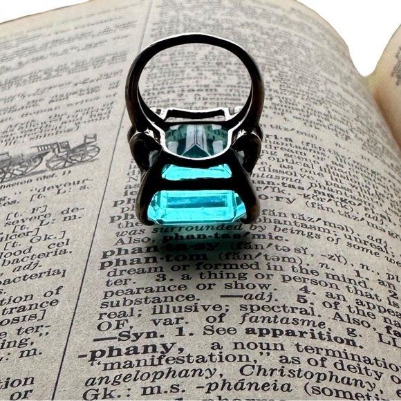 Large Vintage Aqua Stone Rectangular Faceted Crystal Sculpted Silver Setting 6 - Picture 8 of 14